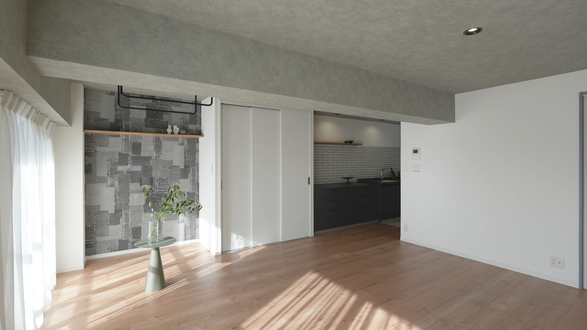 グレーと黒で統一した、洗練されたモダンなリノベーション